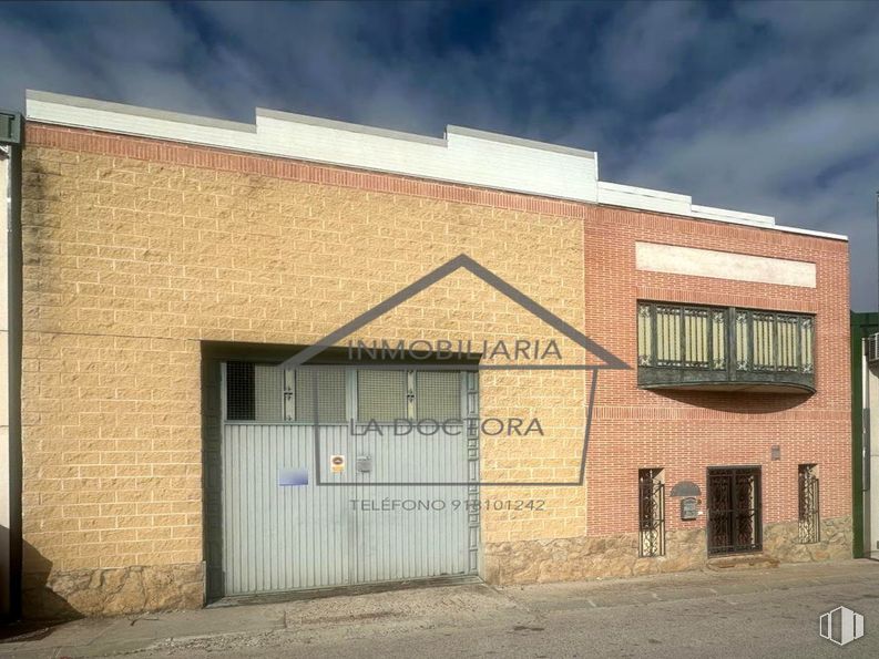 Nave en alquiler en Camino Viejo, Navalcarnero, Madrid, 28600 con ventana, nube, cielo, accesorio, madera, edificio, albañilería, asfalto, superficie de la carretera y ladrillo alrededor