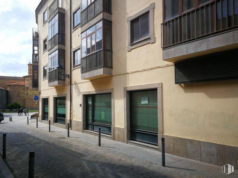 Oficina en alquiler en Zona centro, Ávila, 05001 con ventana, edificio, diseño urbano, nube, condominio, propiedad material, fachada, zona residencial, sombra y bienes inmuebles alrededor