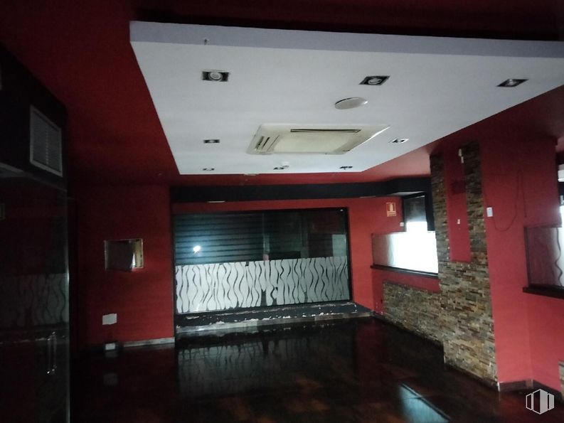 Retail for sale at Zona El Quiñón, Seseña, Toledo, 45223 with interior design, wood, floor, fixture, flooring, hall, ceiling, window, hardwood and door around