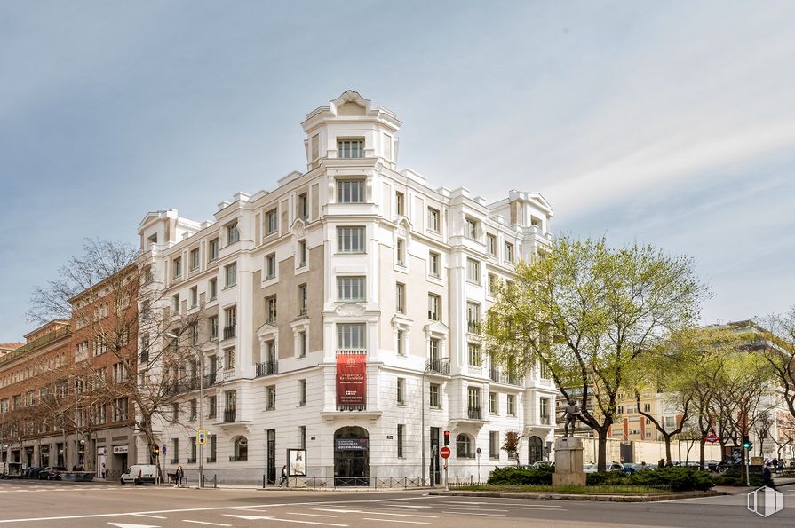 Oficina en alquiler en Calle Velázquez, 94, Salamanca, Madrid, 28006 con edificio, cielo, nube, durante el día, ventana, planta, árbol, diseño urbano, condominio y barrio alrededor