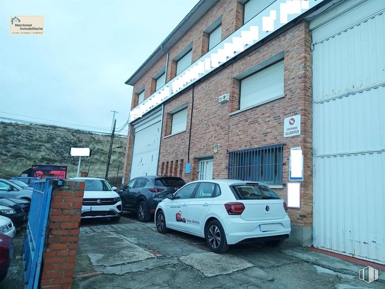 Nave en venta en Zona industrial, Segovia, 40006 con coche, neumático, rueda, ventana, vehículo terrestre, vehículo, modo de transporte, iluminación del automóvil, vehículo de motor y neumático de automoción alrededor