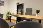 Office for rent at Calle Odonnell, 32, Retiro, Madrid, 28009 with table, houseplant, chair, plant, furniture, property, building, flowerpot, comfort and wood around