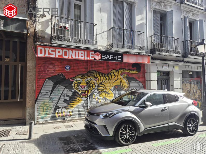 Local en alquiler y venta en Calle Ballesta, Centro, Madrid, 28004 con coche, neumático, rueda, ventana, puerta, vehículo terrestre, vehículo, iluminación del automóvil, neumático de automoción y llanta de aleación alrededor