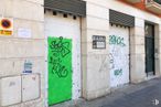 Local en alquiler y venta en Calle Florida, 21, Aranjuez, Madrid, 28300 con puerta, escritura a mano, día, edificio, accesorio, arquitectura, ventana, pintura, arte y grafiti alrededor