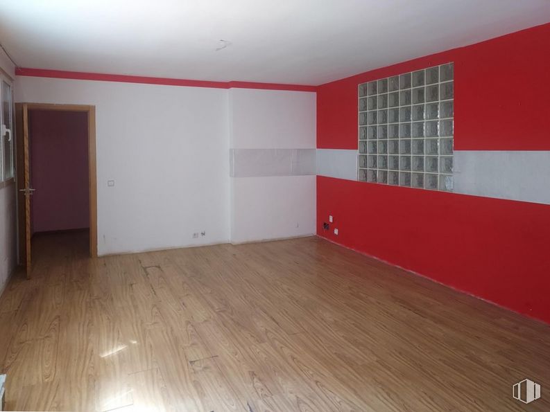 Local en venta en Calle Isla de Rodas, Fuencarral - El Pardo, Madrid, 28034 con ventana, accesorio, madera, pintura, pasillo, edificio, pavimentos, piso, tinte para madera y suelo laminado alrededor