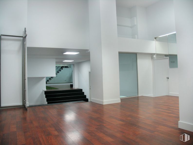 Local en venta en Calle Gandía, 3, Retiro, Madrid, 28007 con edificio, pasillo, accesorio, madera, diseño de interiores, piso, suelo, techo, comodidad y madera alrededor