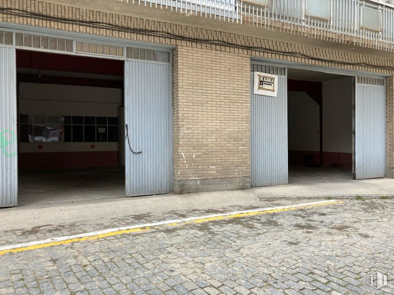 Nave en alquiler en Calle Maria De Pablos Cerezo, 10 , Segovia, 40005 con propiedad, superficie de la carretera, asfalto, sombra, madera, acera, pared, ladrillo, carretera y zona residencial alrededor