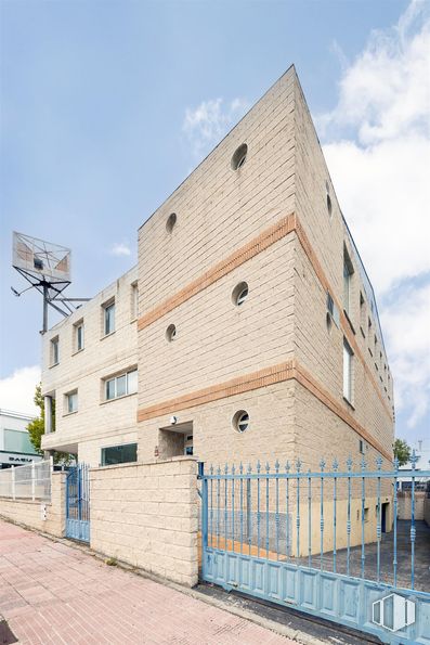 Nave en venta en Calle Alquimia, 12, Móstoles, Madrid, 28933 con cielo, nube, diseño urbano, edificio, fachada, ladrillo, ciudad, tejado, madera y ingeniería alrededor