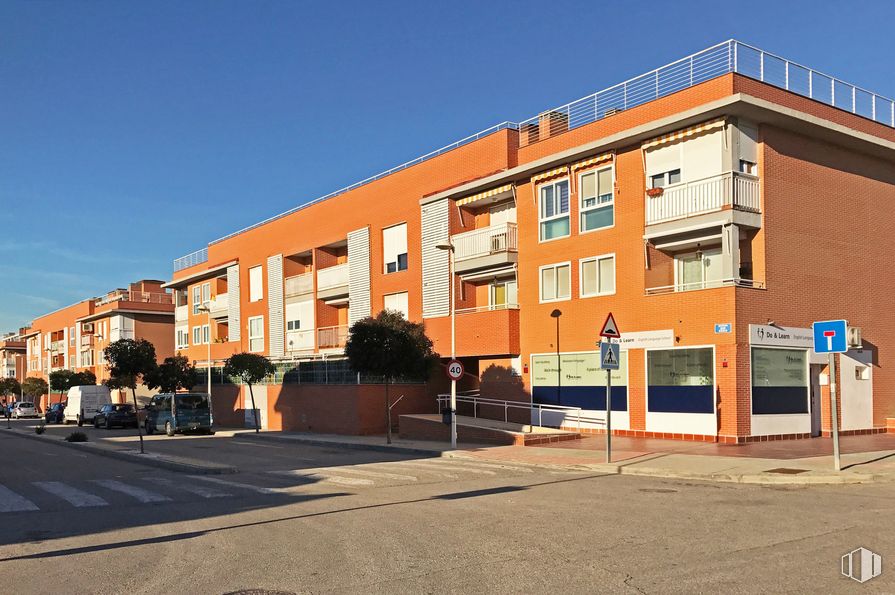 Local en venta en Calle Río Ebro, 4, Cobeña, Madrid, 28863 con edificio, cielo, ventana, diseño urbano, accesorio, asfalto, área residencial, fachada, bienes raíces y tintes y matices alrededor