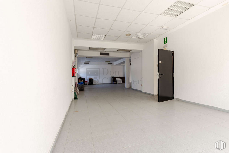 Oficina en venta en Avenida San Pablo, Coslada, Madrid, 28820 con edificio, accesorio, suelo, hall, puerta, suelos, techo, vidrio, evento y apartamento alrededor