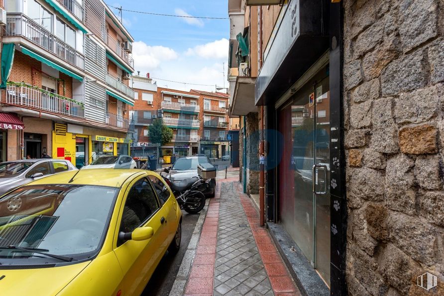 Local en venta en Calle Azabache, Carabanchel, Madrid, 28019 con coche, edificio, luz de estacionamiento, vehículo terrestre, vehículo, neumático, ventana, rueda, cielo y iluminación del automóvil alrededor