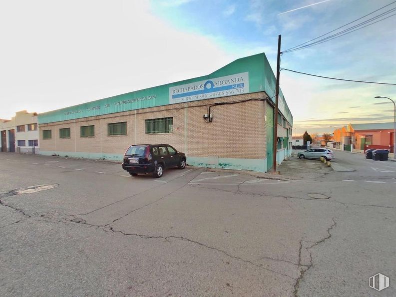 Industrial for sale at Polígono industrial, Arganda del Rey, Madrid, 28500 with automotive parking light, automotive exterior, automotive lighting, family car, automotive wheel system, automotive tail & brake light, windshield, luxury vehicle, parking and automotive mirror around