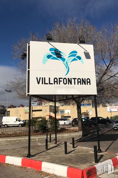 Retail for sale & for rent at Centro Comercial Villafontana, Calle Simón Hernández, 51, Móstoles, Madrid, 28931 with sky, cloud, car, motor vehicle, infrastructure, plant, tree, road surface, font and billboard around