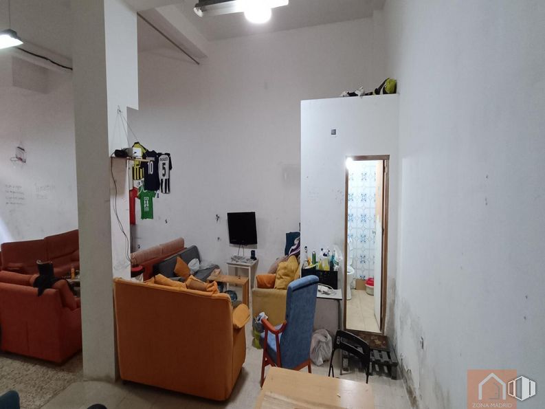 Local en venta en Calle Sierra Palomeras, Villa de Vallecas, Madrid, 28031 con sofá, mueble, edificio, mesa, silla, pavimento, cajonera, caja de envío, pantalla de ordenador y techo alrededor