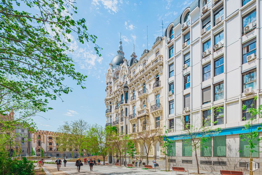 Oficina en alquiler en Calle Ferraz, 2, Moncloa - Aravaca, Madrid, 28008 con edificio, cielo, nube, ventana, planta, árbol, diseño urbano, condominio, barrio y bloque torre alrededor