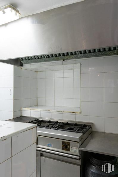 Local en venta en Calle Canillas, 36, Chamartín, Madrid, 28002 con ebanistería, aparato de cocina, estufa de gas, alumbrado, edificio, propiedad, placa de cocción, estufa de cocina, cocina y electrodoméstico alrededor