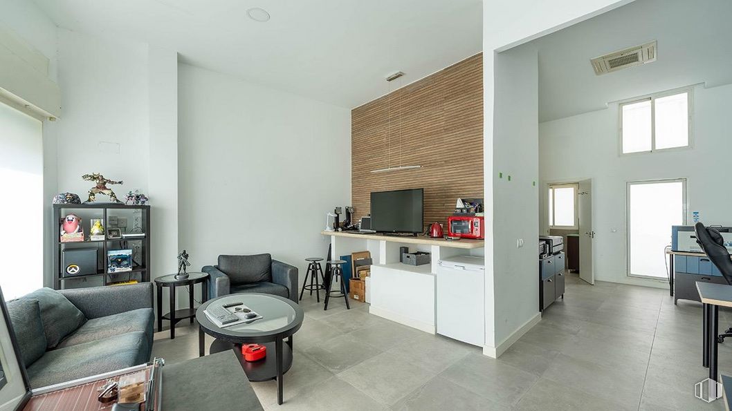 Local en venta en Calle Vereda del Carmen, 21, Ciudad Lineal, Madrid, 28017 con sofá, ventana, mueble, mesa, mesa de centro, edificio, interiorismo, suelos, gris y suelo alrededor