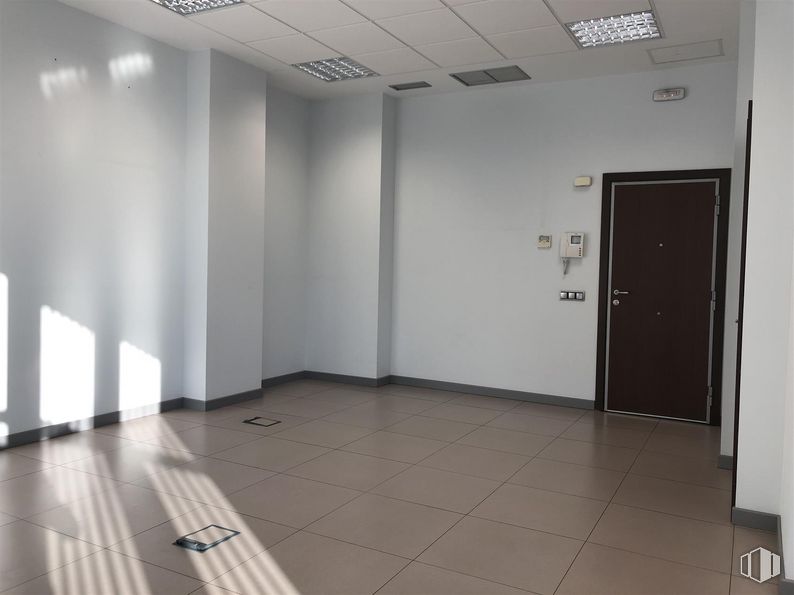 Oficina en venta en Calle Norias, 80, Majadahonda, Madrid, 28220 con puerta, accesorio, madera, interiorismo, suelo, suelos, hall, pared, propiedad material y edificio alrededor