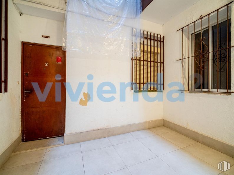 Local en venta en Calle Segovia, Arganzuela, Madrid, 28005 con puerta, ventana, accesorio, interiorismo, suelo, suelos, pared, inmobiliario, fuente y techo alrededor