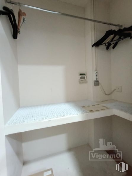 Local en alquiler en Zona Centro, Torrejón de Ardoz, Madrid, 28850 con estante, estantería, interiorismo, madera, suelos, suelo, techo, rectángulo, madera dura y accesorio alrededor