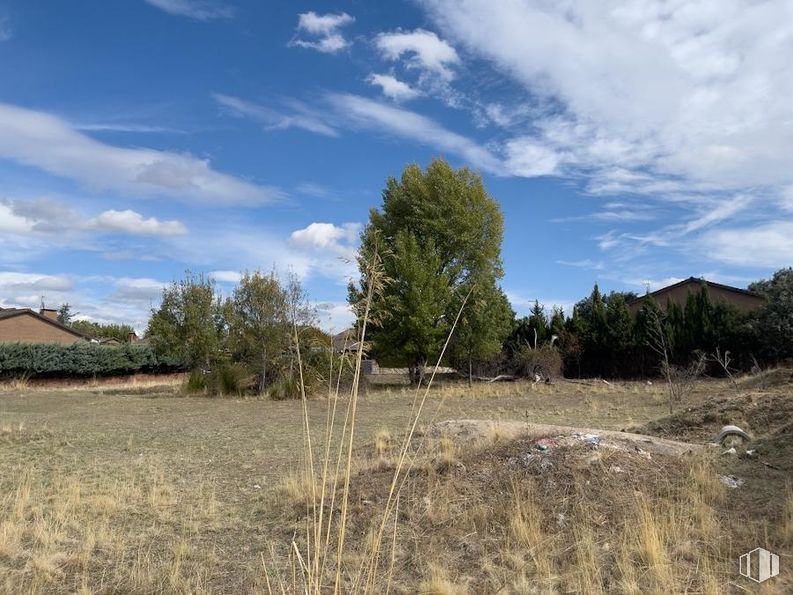 Suelo en venta en Calle Mar Egeo, 9, Galapagar, Madrid, 28260 con casa, azul, hierba, vegetación, ecorregión, pradera, llano, comunidad vegetal, lote de terreno y zona rural alrededor