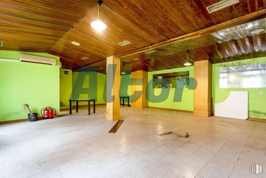 Local en venta en Calle Alcalá, San Blas - Canillejas, Madrid, 28027 con lámpara, alumbrado, mesa, madera, interiorismo, suelo, suelos, hall, techo y ocio alrededor