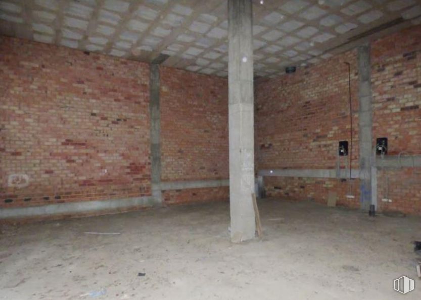 Retail for sale at Calle Cardenal Reig, Ocaña, Toledo, 45300 with property, floor, flooring, wood, brickwork, brick, building material, composite material, concrete and ceiling around