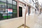 Retail for sale at Calle Carretas, 5, Villanueva de la Cañada, Madrid, 28691 with window, building, road surface, urban design, flooring, fixture, brick, sidewalk, facade and city around