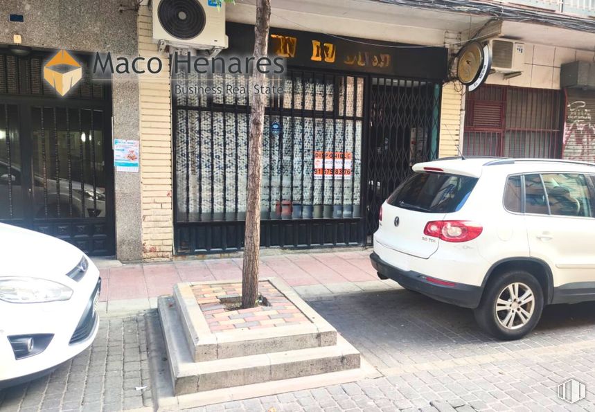 Local en venta en Calle Granados, 16 DUPLICADO, Torrejón de Ardoz, Madrid, 28850 con coche, neumático, rueda, luz de estacionamiento, coche familiar, luces traseras y de freno, vehículo de lujo, coche mediano, acera y puerta del coche alrededor