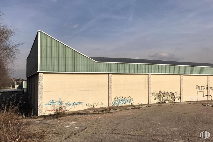 Industrial for sale & for rent at Polígono industrial La Frontera, Ugena, Toledo, 45217 with building, sky, cloud, land lot, tree, asphalt, rolling, tints and shades, siding and facade around