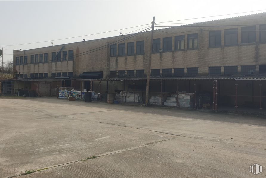 Industrial for sale & for rent at Zona Valdeolmos, Valdeolmos-Alalpardo, Madrid, 28130 with building, window, sky, asphalt, architecture, road surface, rolling, facade, city and commercial building around