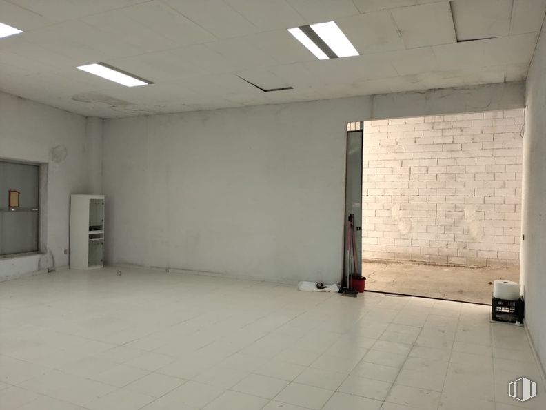 Industrial for sale at Calle Juan Ramón Jiménez, Corral de Almaguer, Toledo, 45880 with lighting, light fixture, interior design, floor, building, flooring, hall, fixture, door and ceiling around