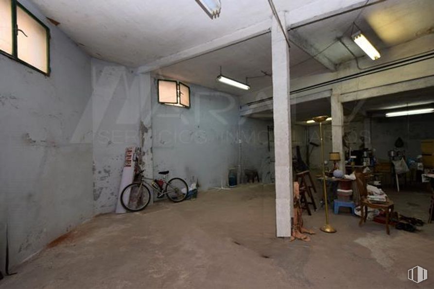 Local en alquiler y venta en Calle Ana María, 8, Tetuán, Madrid, 28039 con bicicleta, persona, ventana, rueda, neumático, edificio, rueda de bicicleta, interiorismo, suelos y suelo alrededor