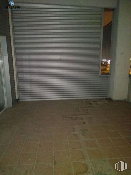 Oficina en venta en Calle Honduras, 3, Alcalá de Henares, Madrid, 28806 con ventana, madera, accesorio, sombra, suelo, superficie de la carretera, piso, asfalto, material compuesto, enladrillado y edificio alrededor