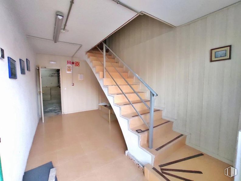 Industrial for sale at Polígono industrial, Arganda del Rey, Madrid, 28500 with flooring, wood, floor, stairs, handrail, apartment, ceiling, hardwood, wood stain and wood flooring around