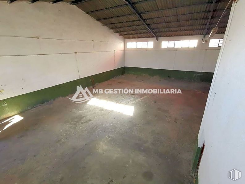 Nave en venta en Polígono Industrial Albarreja, Humanes de Madrid, Madrid, 28970 con ventana, madera, suelos, suelo, hall, material compuesto, madera dura, edificio, hormigón y techo alrededor