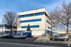 Office for sale at Calle Laguna del Marquesado, Villaverde, Madrid, 28021 with car, building, wheel, tire, automotive parking light, land vehicle, sky, vehicle, property and motor vehicle around