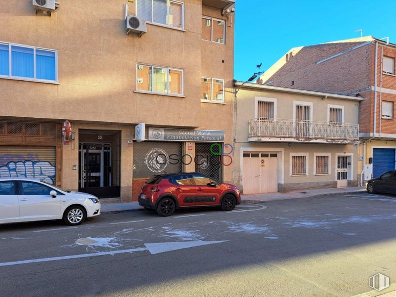 Local en alquiler y venta en Zona Plaza Castilla, Azuqueca de Henares, Guadalajara, 01920 con coche, ventana, edificio, neumático, rueda, luz de estacionamiento, vehículo terrestre, vehículo, propiedad y cielo alrededor