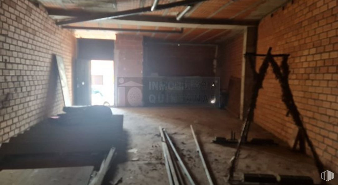 Retail for sale at Centro urbano, Quintanar de la Orden, Toledo, 45800 with furniture, property, wood, floor, flooring, building, beam, ceiling, building material and hardwood around