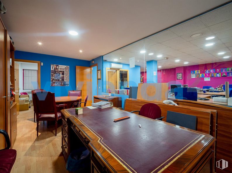 Office for sale at Zona Fuente del Berro, Salamanca, Madrid, 28028 with chair, desk, furniture, property, table, wood, flooring, floor, kitchen and television around