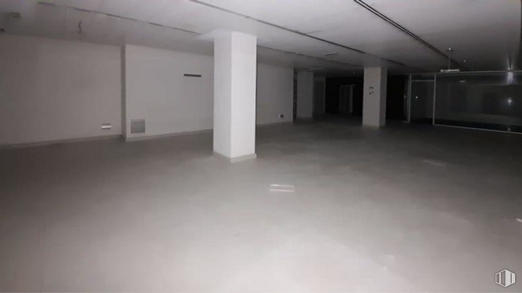 Retail for sale & for rent at Avenida Dos de Mayo, Móstoles, Madrid, 28934 with fixture, hall, floor, flooring, composite material, ceiling, concrete, space, event and parking around