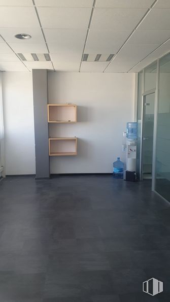 Oficina en alquiler en Paseo John Lennon, 12, Getafe, Madrid, 28906 con mueble, edificio, accesorio, suelos, suelo, madera, gas, puerta, techo y vidrio alrededor