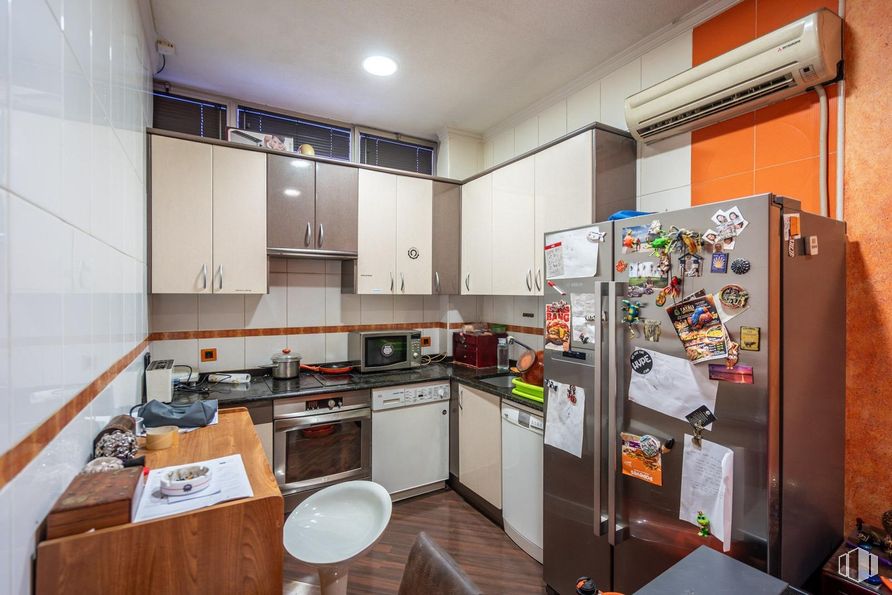 Local en venta en Centro, Móstoles, Madrid, 28938 con refrigerador, ebanistería, aparato de cocina, horno microondas, electrodoméstico, cocina, suelos, interiorismo, techo y electrodoméstico alrededor