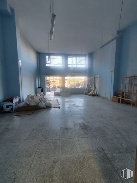 Retail for rent at Avenida Portugal, Talavera de la Reina, Toledo, 45600 with bed, hall, wood, floor, flooring, building, ceiling, space, event and concrete around