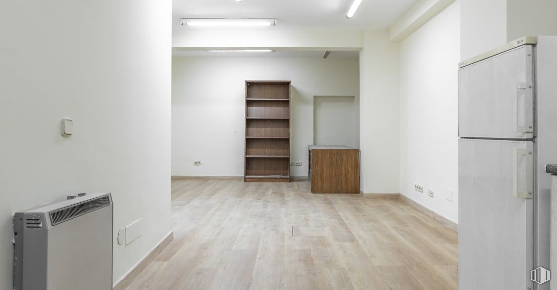 Local en venta en Calle del General Lacy, Arganzuela, Madrid, 28045 con refrigerador, electrodoméstico, propiedad, edificio, accesorio, madera, suelo, suelos, hall y tinte para madera alrededor