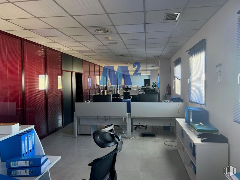 Industrial for rent at Polígono de Madrid, San Fernando de Henares, Madrid, 28830 with window blind, window, desk, interior design, ceiling, furniture, flooring, lighting, floor and chair around