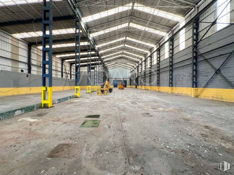 Industrial for sale & for rent at Zona industrial, Valdemoro, Madrid, 28343 with asphalt, road surface, wood, building, city, beam, composite material, road, urban area and concrete around