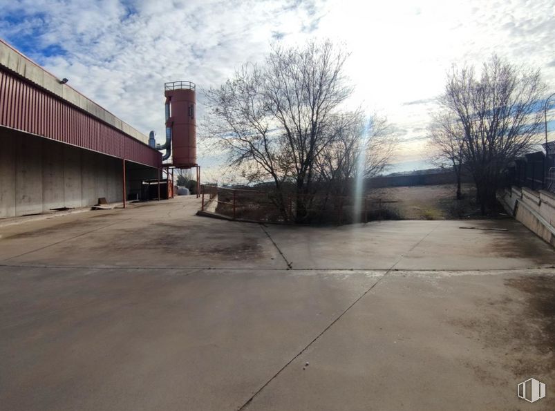 Industrial for sale at Polígono industrial Villacañas, Villacañas, Toledo, 45860 with sky, cloud, road surface, tree, asphalt, land lot, residential area, city, real estate and road around