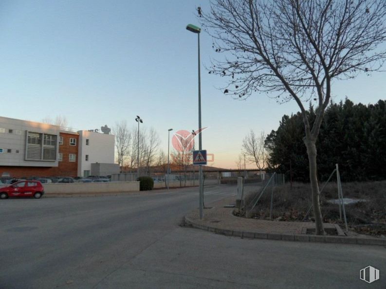 Land for sale at Avenida Acebo, Chillarón de Cuenca, Cuenca, 16190 with car, building, sky, plant, street light, road surface, asphalt, tree, window and residential area around