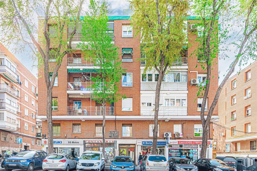 Local en alquiler en Calle José del Hierro, 54, Ciudad Lineal, Madrid, 28027 con coche, edificio, neumático, rueda, vehículo, propiedad, ventana, vehículo de motor, árbol y planta alrededor